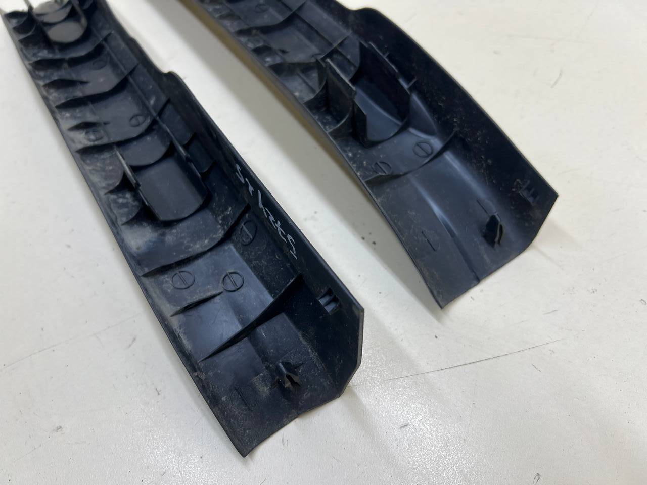 Накладка порога (внутренняя) Toyota Auris (E150) 2006-2012