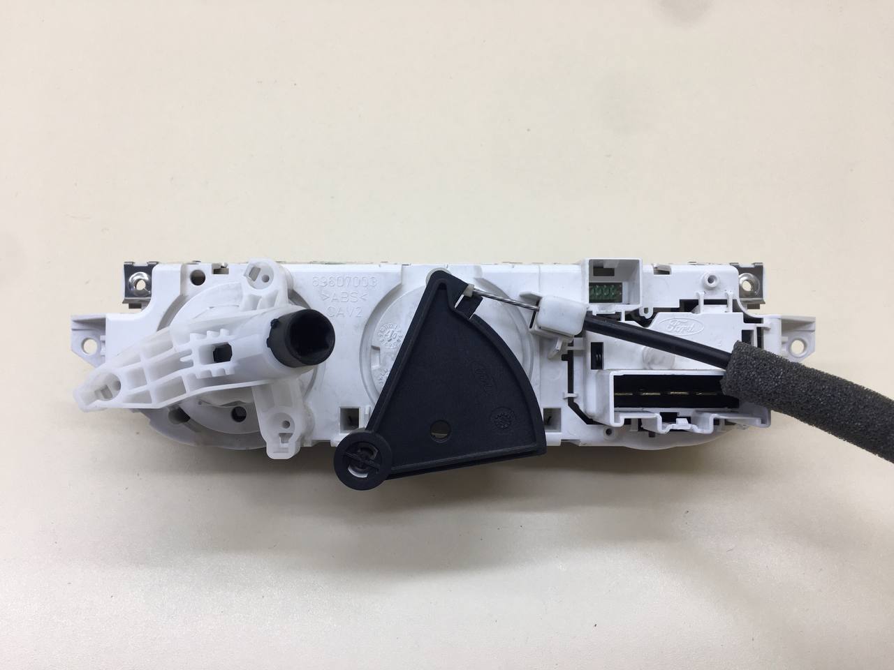 Блок управления отопителем Ford Focus 2 (DA) 2005-2008 Блок управления отопителем Ford Focus 2 (DA) 2005-2008