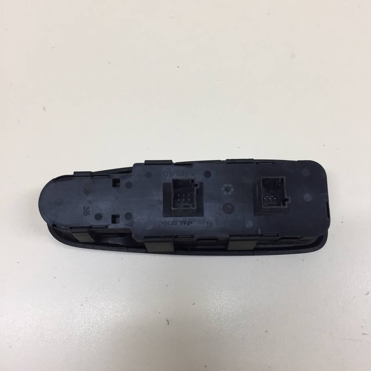 Блок управления стеклоподъемниками Citroen Grand C4 Picasso 2006-2014 Блок управления стеклоподъемниками Citroen Grand C4 Picasso 2006-2014