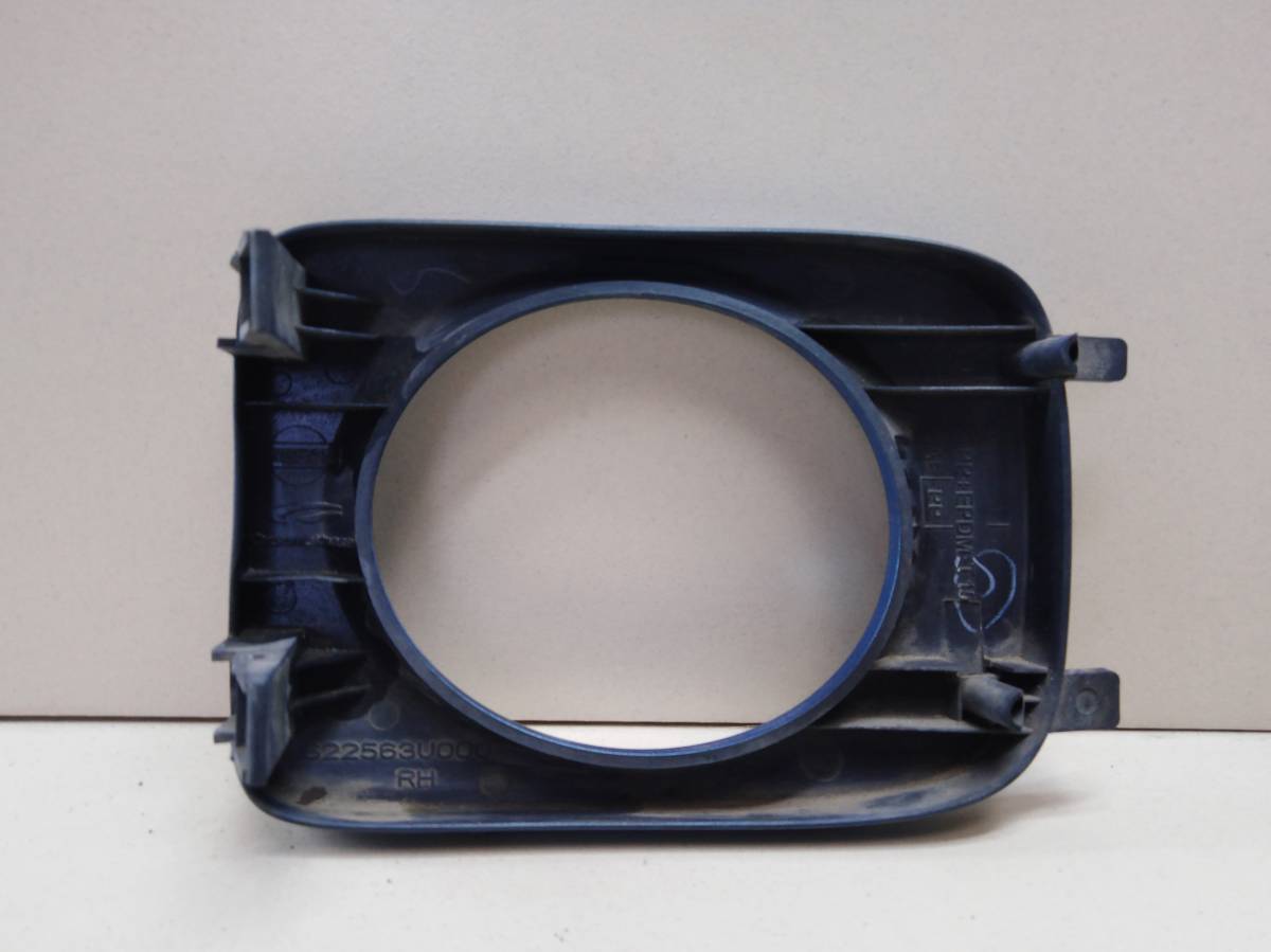 Рамка противотуманной фары правой Nissan Cube (Z11) 2002-2008