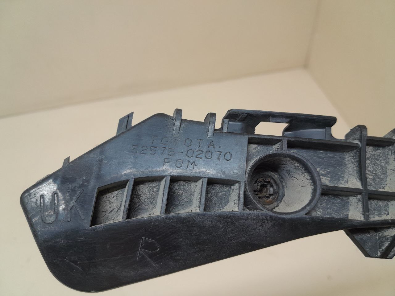 Кронштейн заднего бампера правый Toyota Auris (E150) 2006-2012