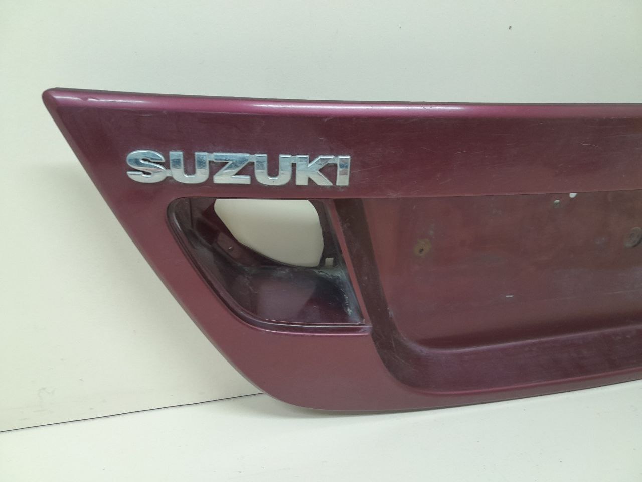 Накладка двери багажника Suzuki Liana 2001-2007