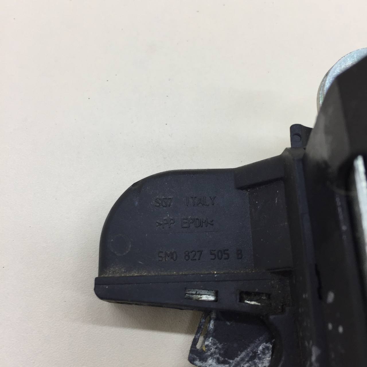 Замок багажника Volkswagen Tiguan (5N1) 2007-2011 Замок багажника Volkswagen Tiguan (5N1) 2007-2011