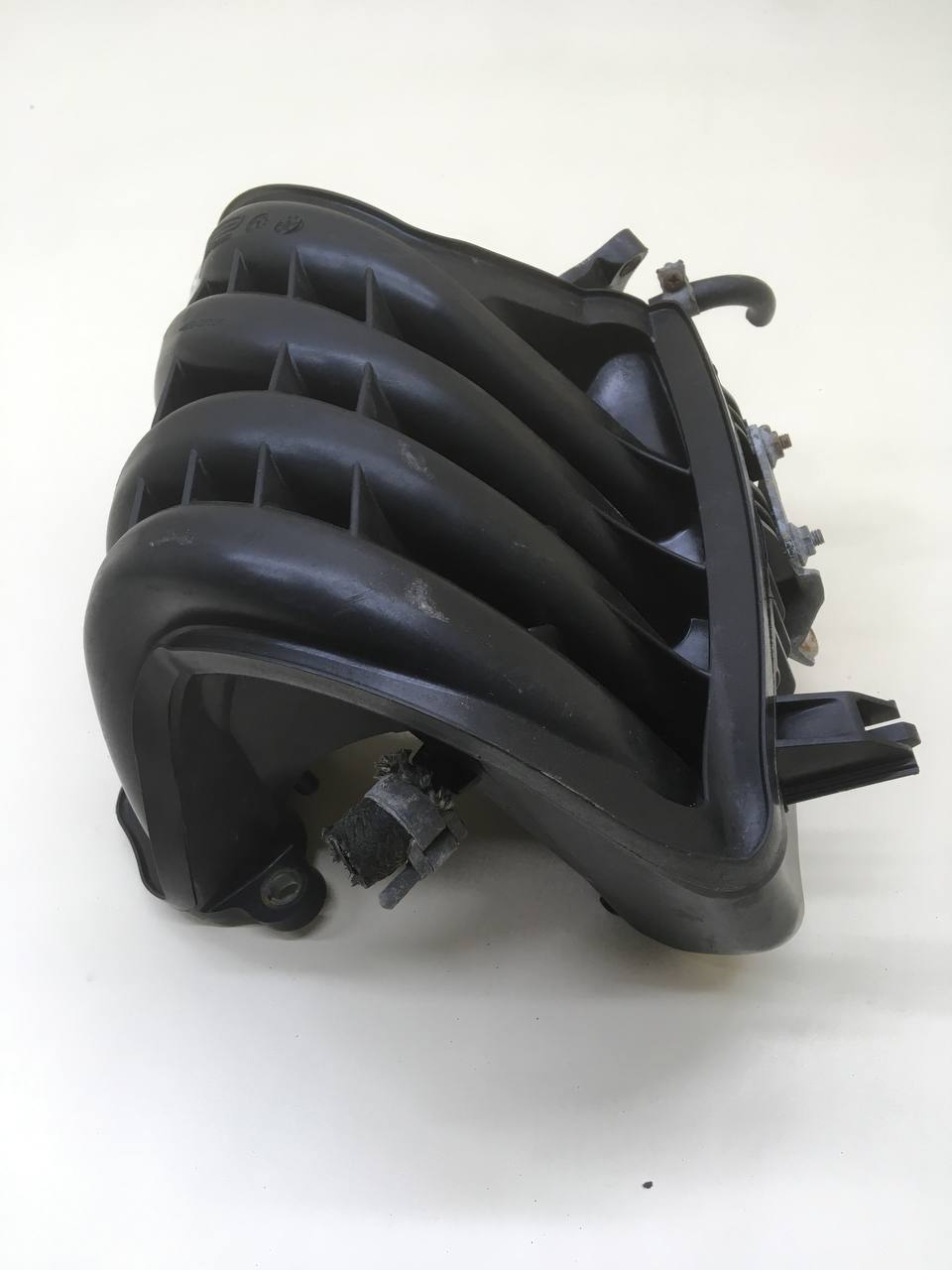 Коллектор впускной Lada Granta 2011>