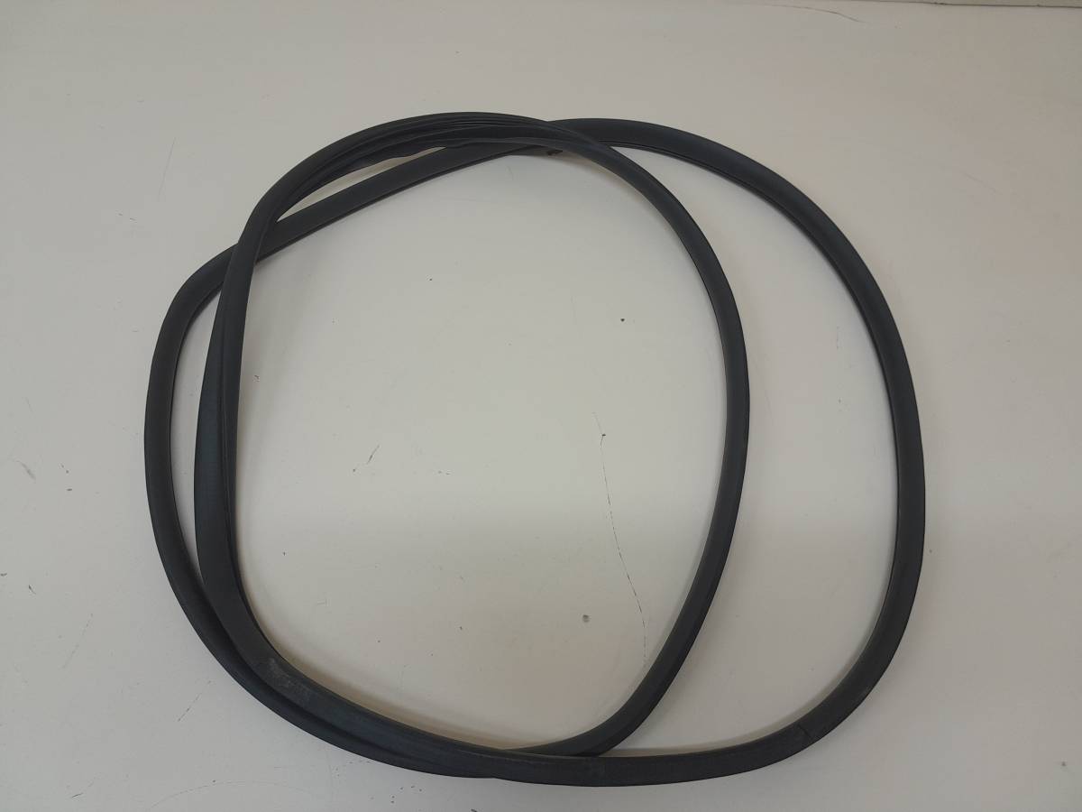 Уплотнитель проема двери задней левой Hyundai ix55 2007-2013