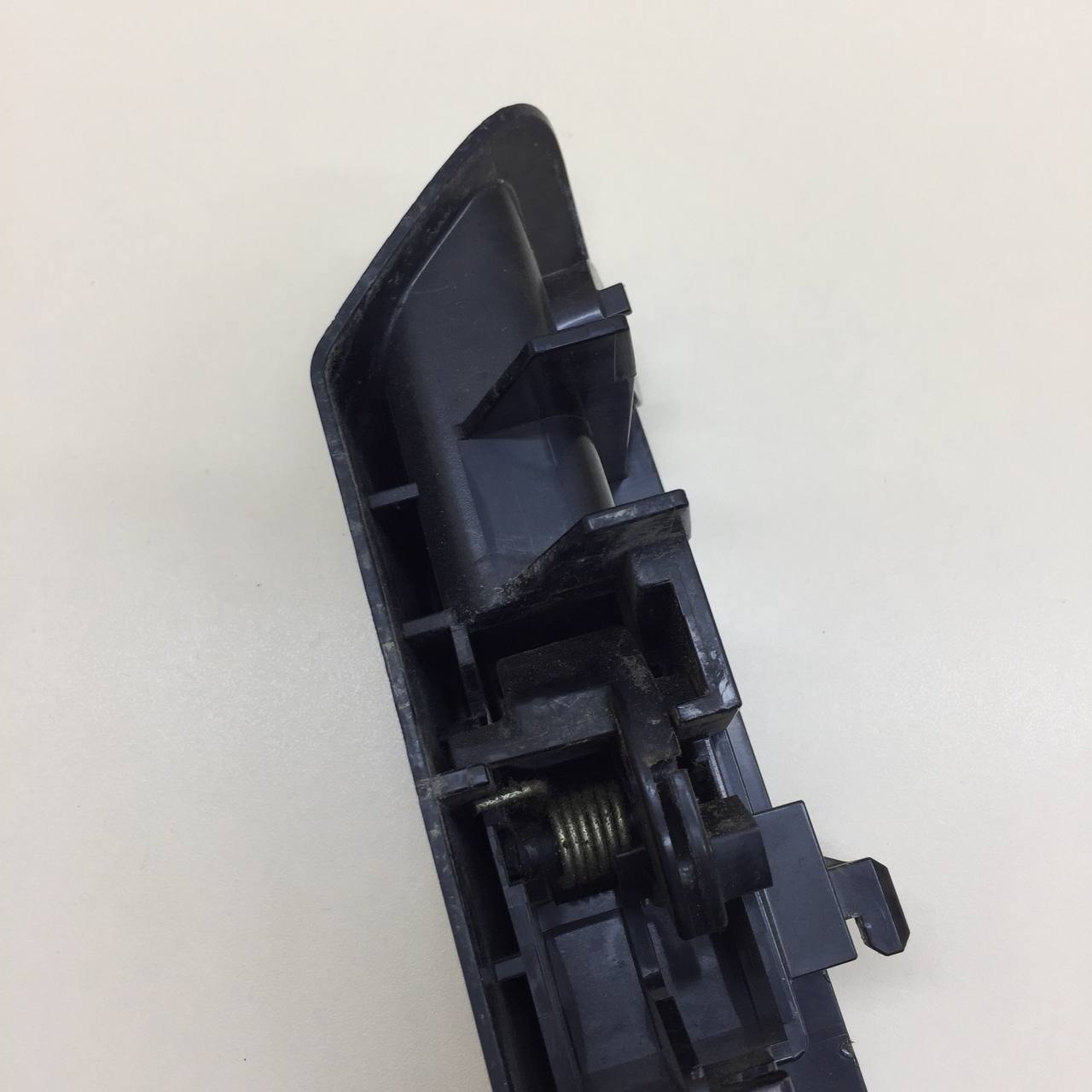 Ручка открывания лючка бензобака Toyota Auris (E150) 2006-2012 Ручка открывания лючка бензобака Toyota Auris (E150) 2006-2012