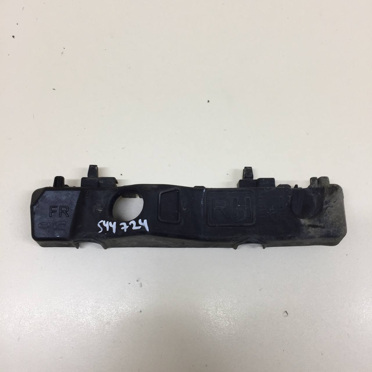 Кронштейн переднего бампера правый Kia Cerato (BD) 2018-2022