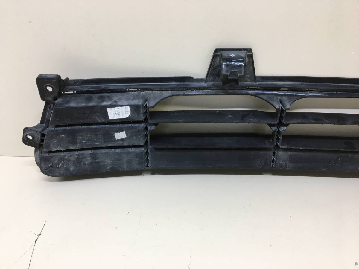 Решетка в бампер центральная Kia Seltos 2019>