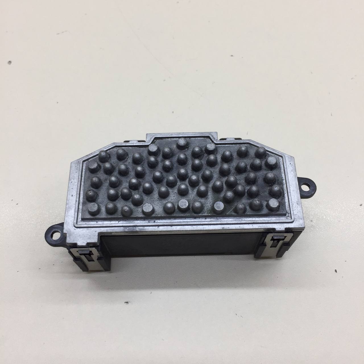 Резистор отопителя Volkswagen Jetta (A5) 2006-2011 Резистор отопителя Volkswagen Jetta (A5) 2006-2011