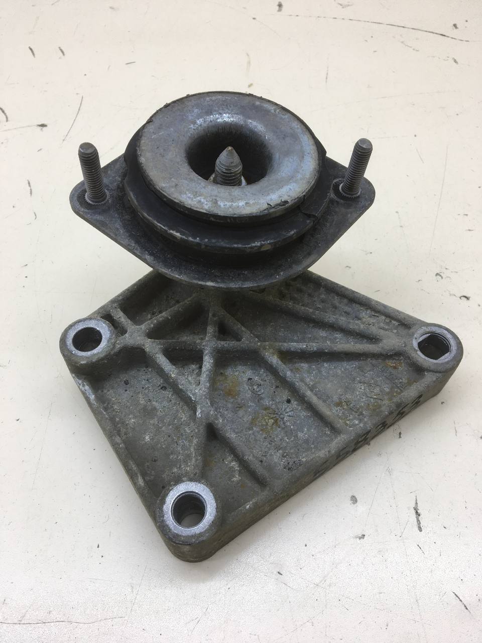 Кронштейн опоры КПП Renault Symbol (2) 2008-2012
