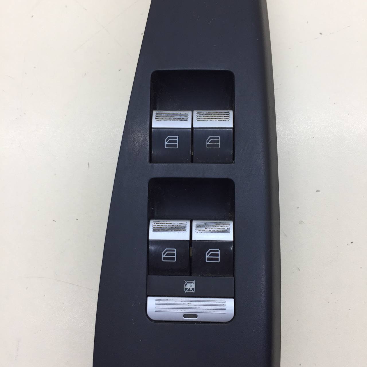 Блок управления стеклоподъемниками Lifan X60 2012>