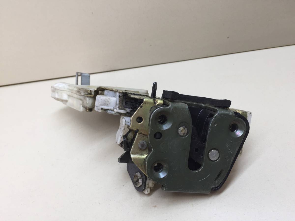 Замок двери задней правой Nissan Almera Classic (B10) 2006-2013