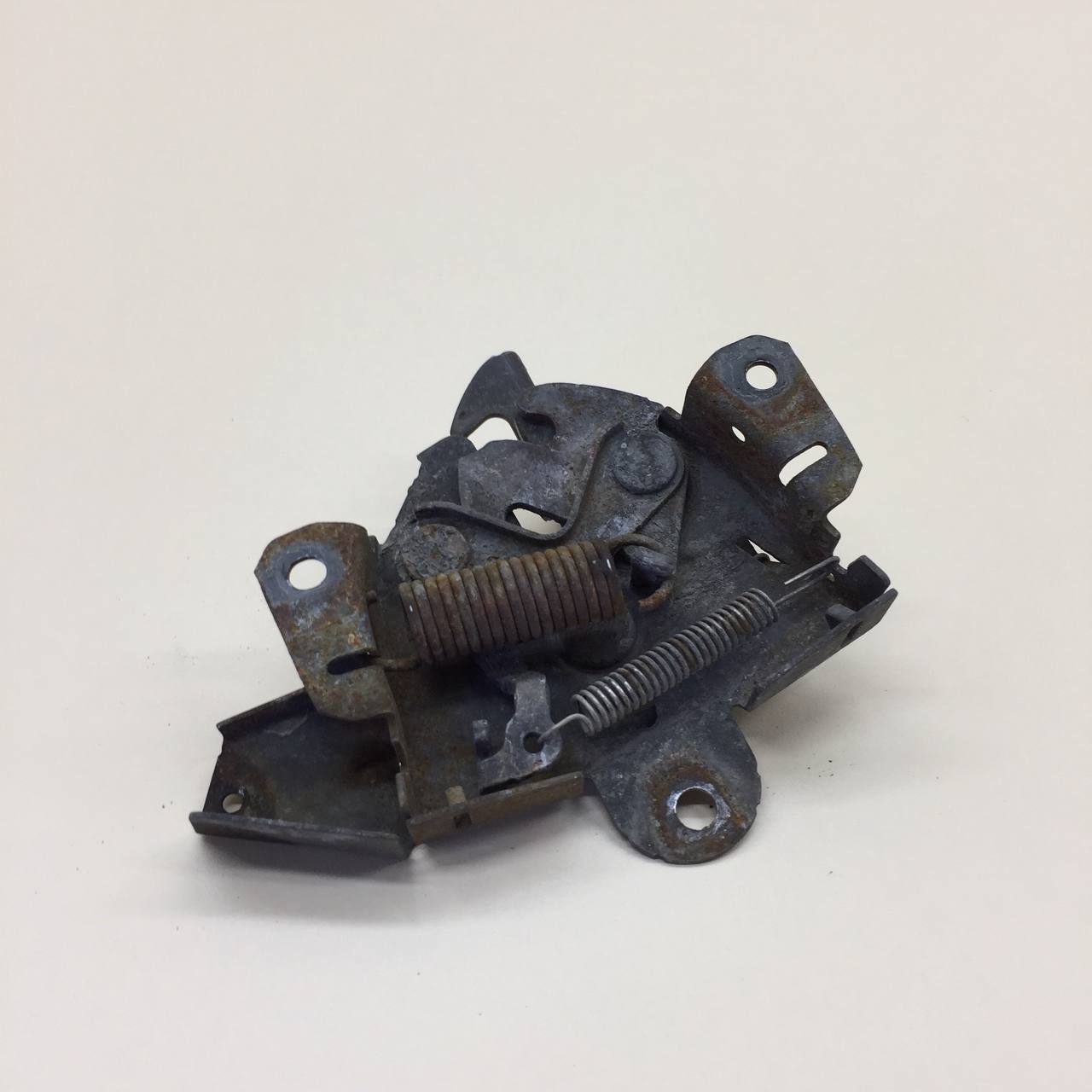 Замок капота Mitsubishi Pajero/Montero 3 (V6, V7) 2000-2006