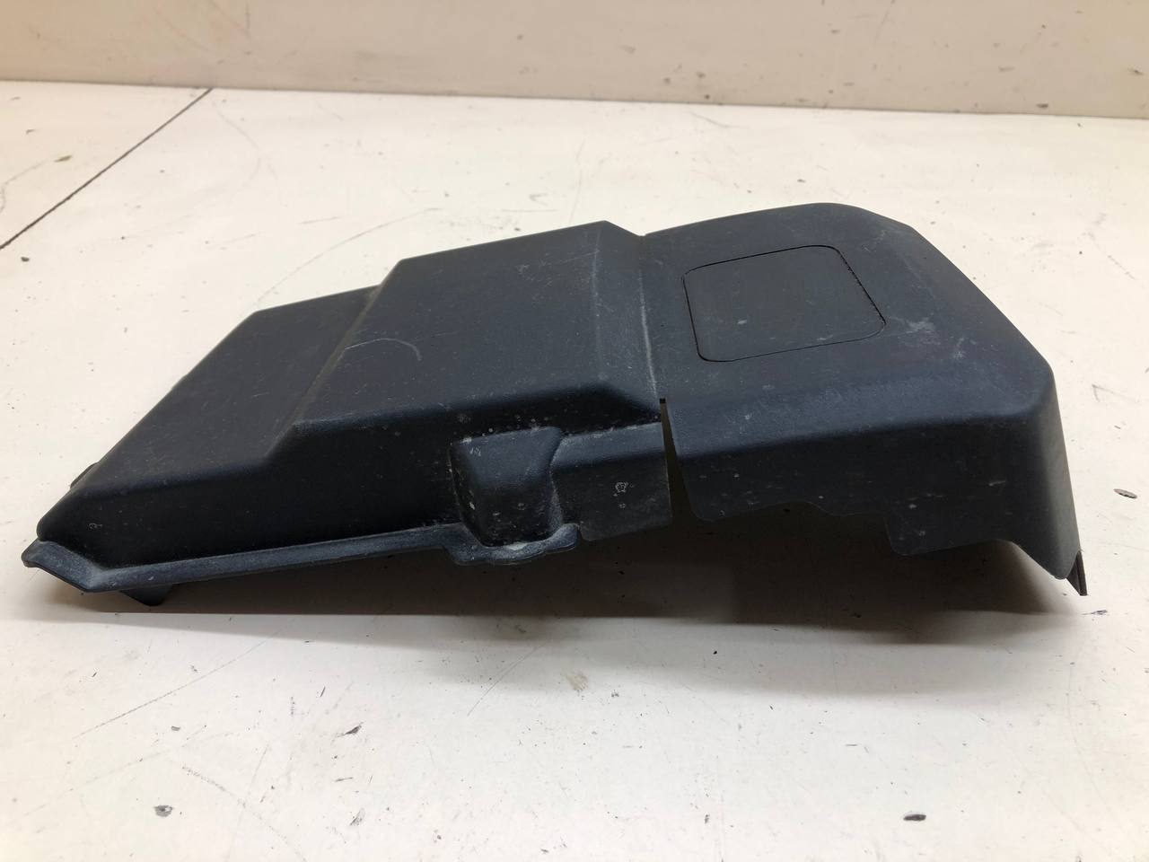 Крышка аккумулятора Ford C-MAX 2003-2010 Крышка аккумулятора Ford C-MAX 2003-2010