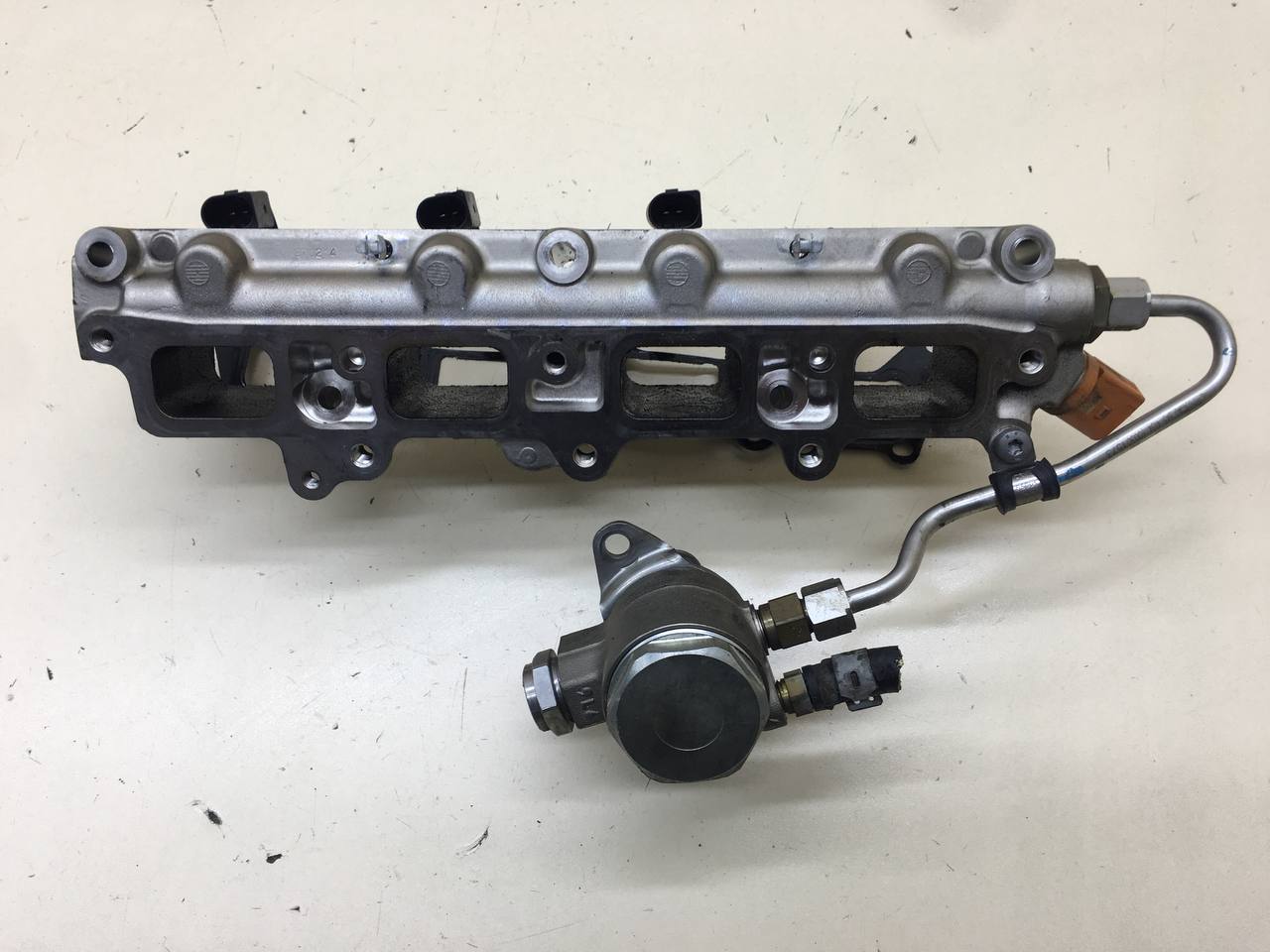 Коллектор впускной Volkswagen Jetta (A6) 2010-2019 Коллектор впускной Volkswagen Jetta (A6) 2010-2019