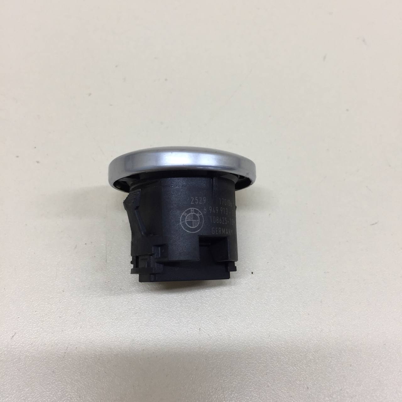 Кнопка запуска двигателя BMW 3-series E90/E91 2005-2011 Кнопка запуска двигателя BMW 3-series E90/E91 2005-2011