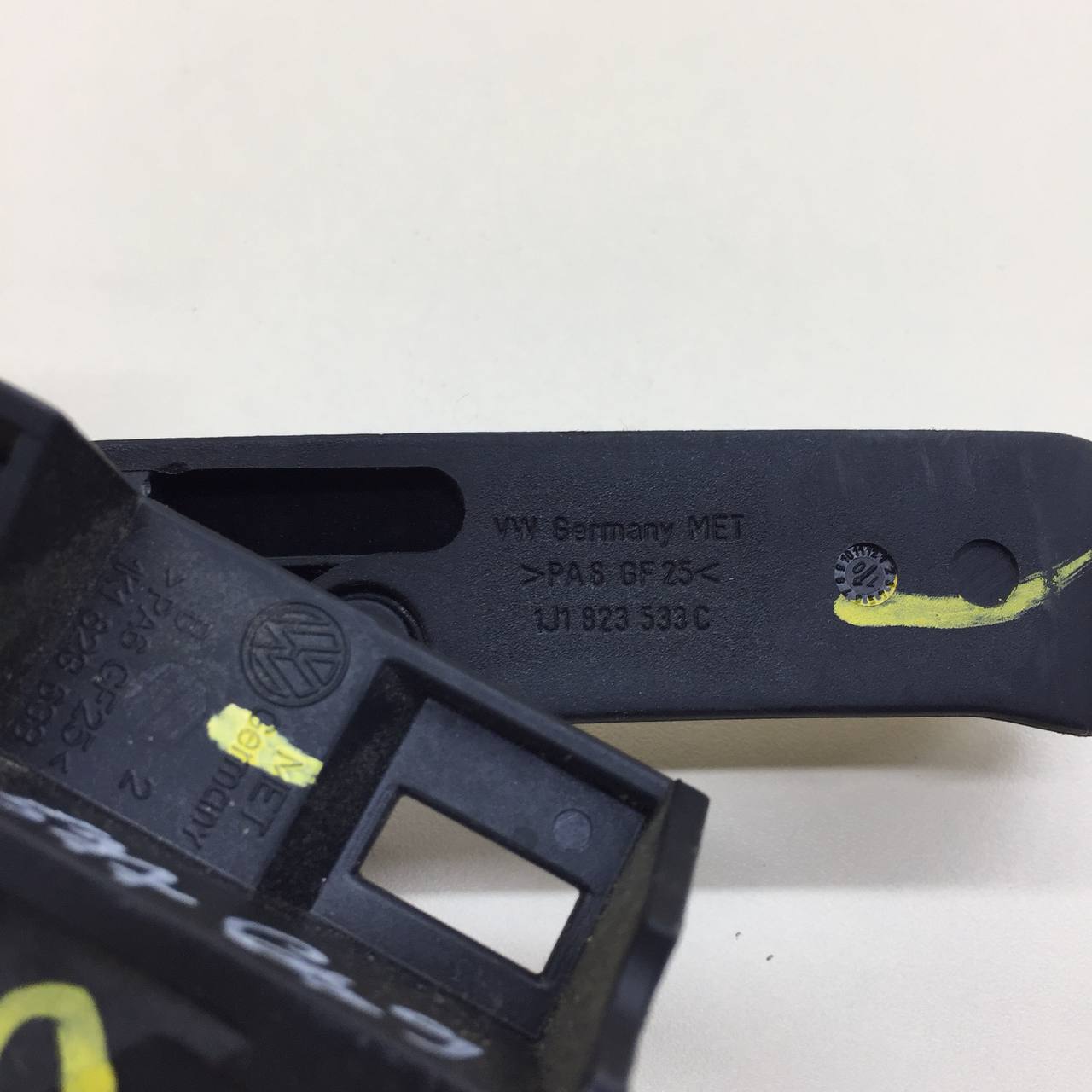 Ручка открывания капота Volkswagen Tiguan (5N1) 2007-2011