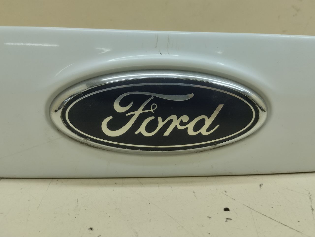 Накладка крышки багажника Ford Mondeo 4 2007-2015 Накладка крышки багажника Ford Mondeo 4 2007-2015