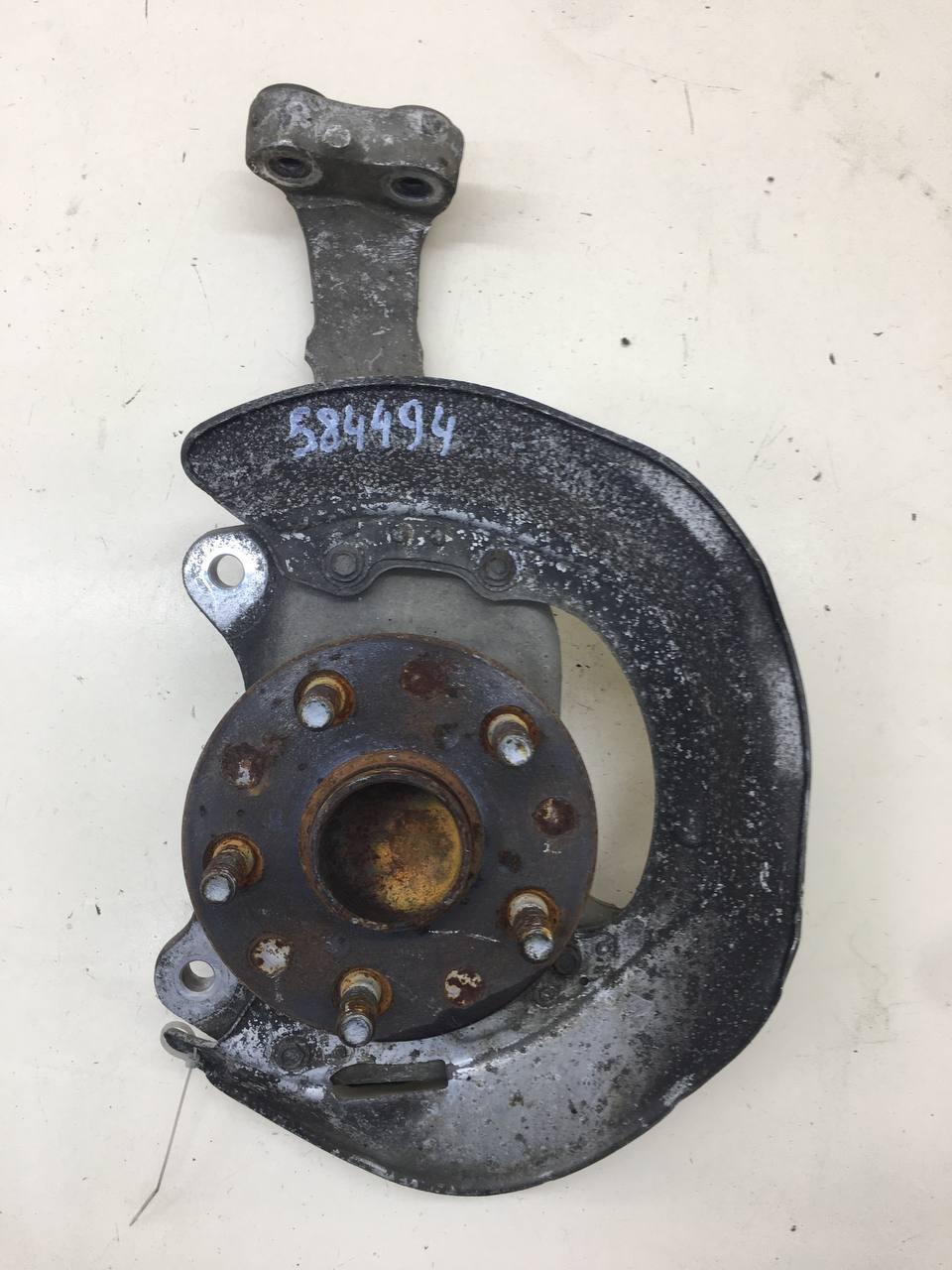 Кулак поворотный передний правый Lexus LS460 (XF40) 2006-2017