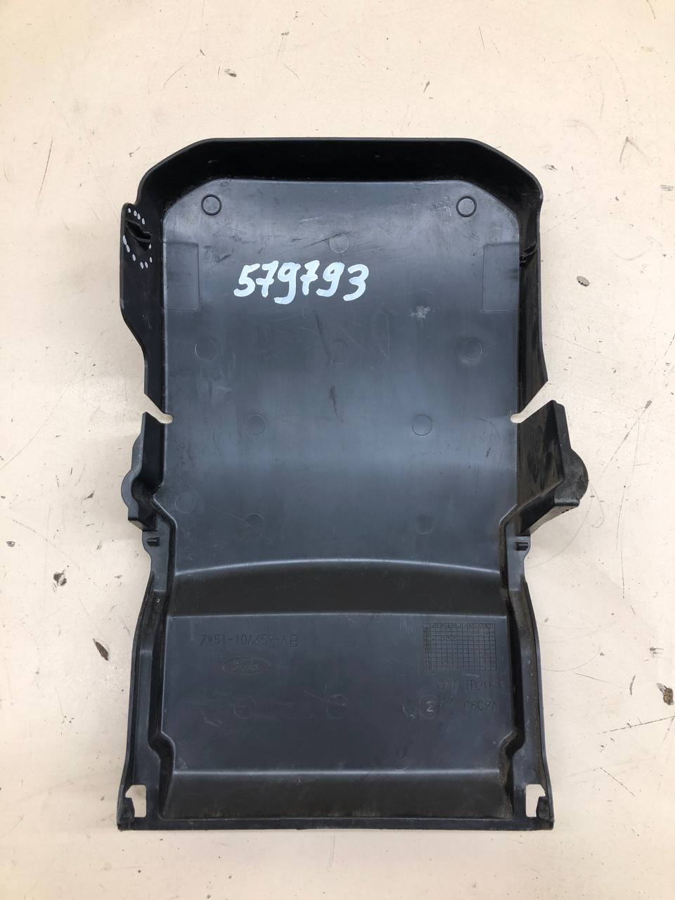 Крышка аккумулятора Ford C-MAX 2003-2010 Крышка аккумулятора Ford C-MAX 2003-2010