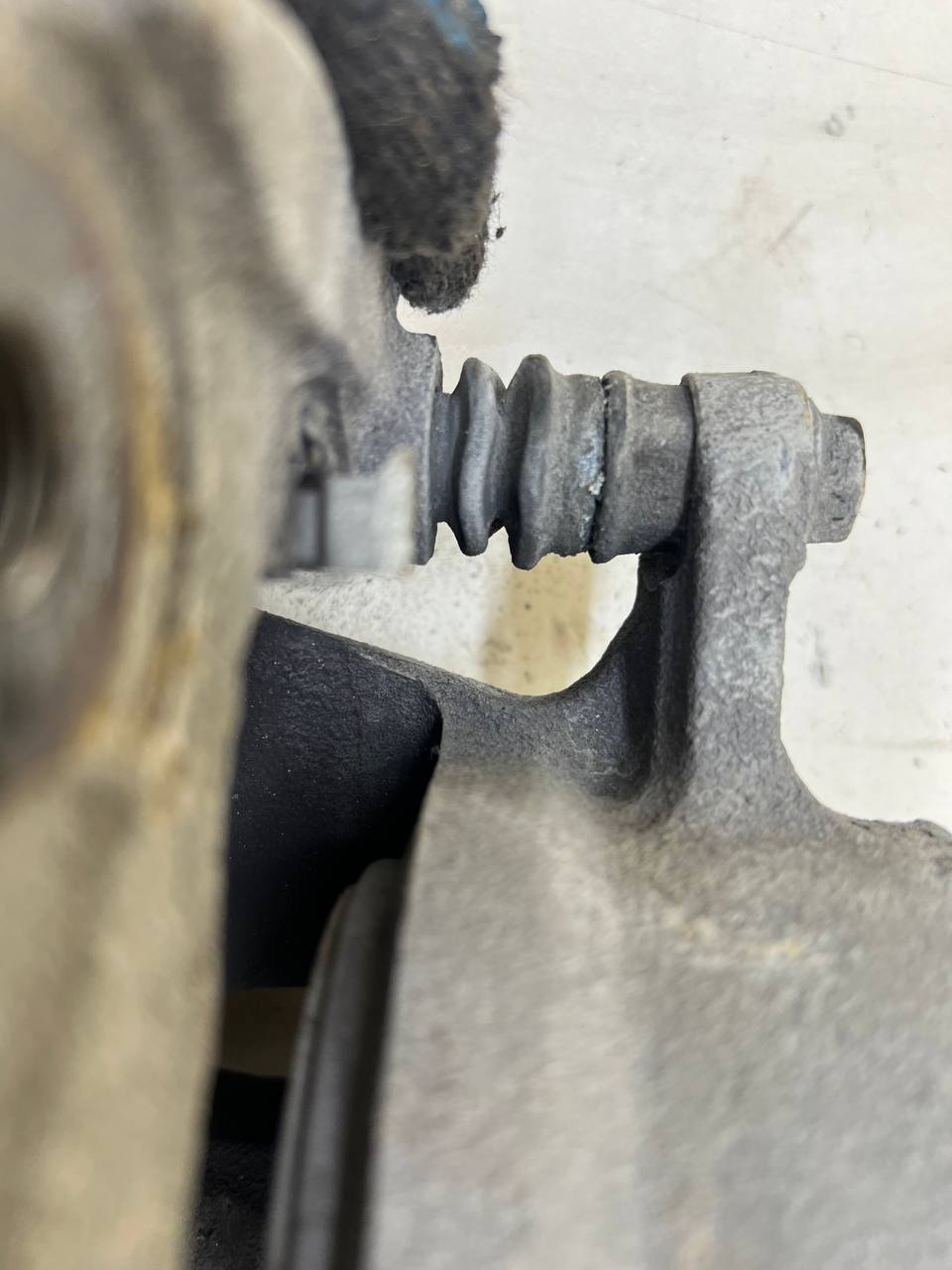 Суппорт передний правый Toyota Rav 4 (XA40) 2013-2019