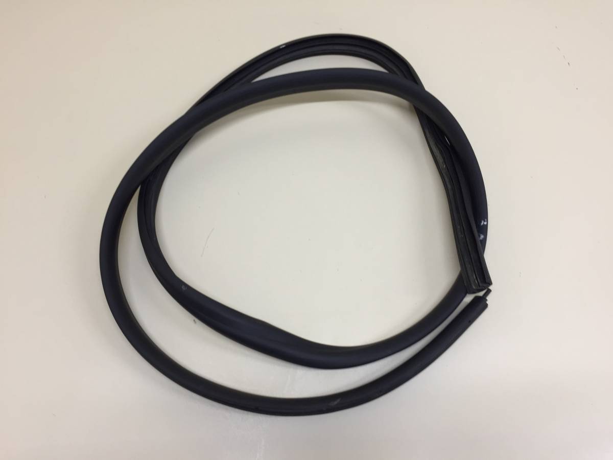 Уплотнитель проема двери задней левой Nissan Terrano (D10) 2014>