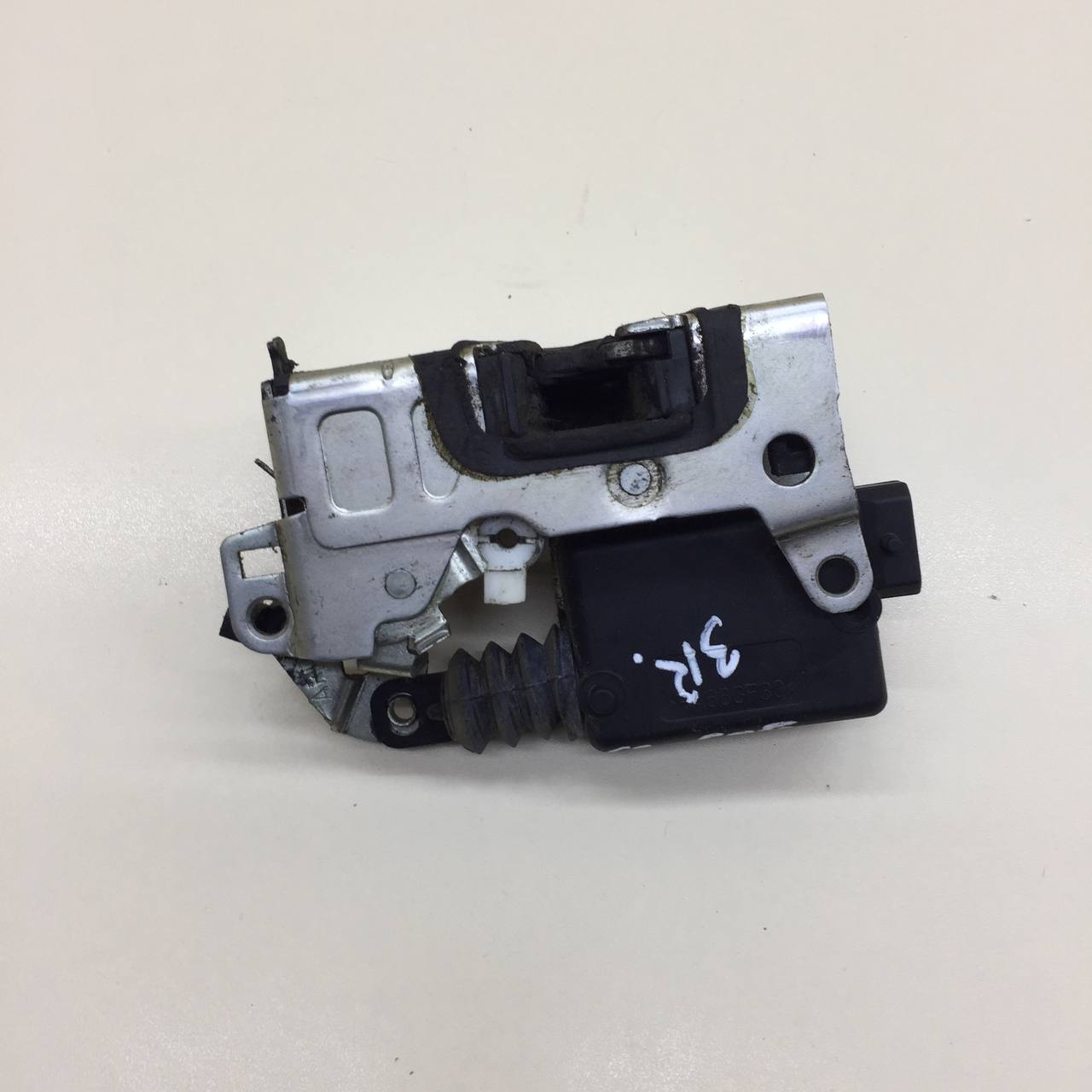 Замок двери задней правой Renault Sandero 2009-2014