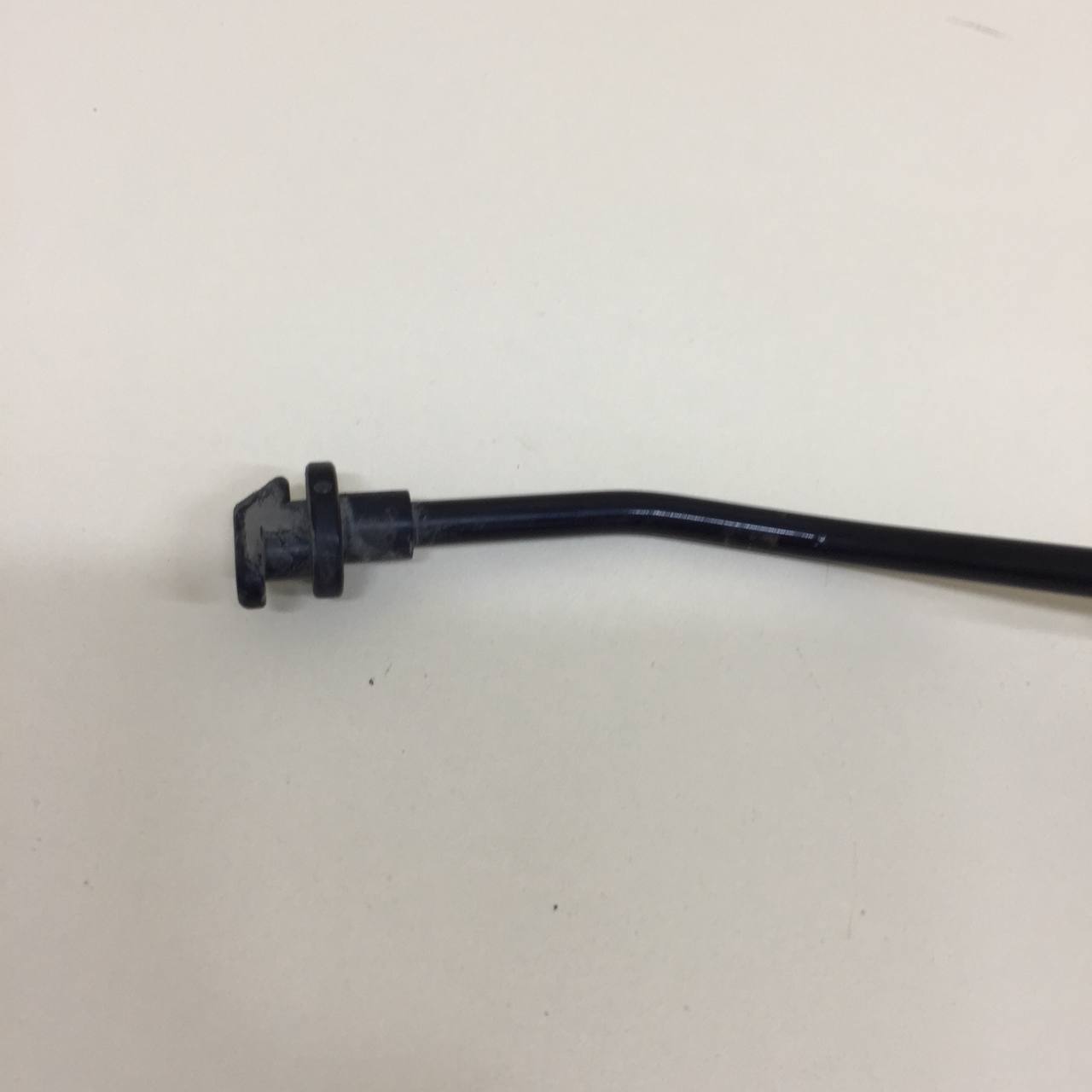 Держатель капота Mazda Mazda 3 (BM) 2013-2016 Держатель капота Mazda Mazda 3 (BM) 2013-2016