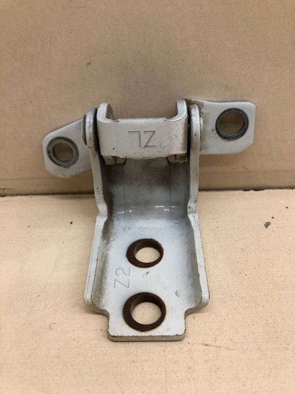 Петля двери задней правой нижняя Mazda Mazda 3 (BM) 2013-2016