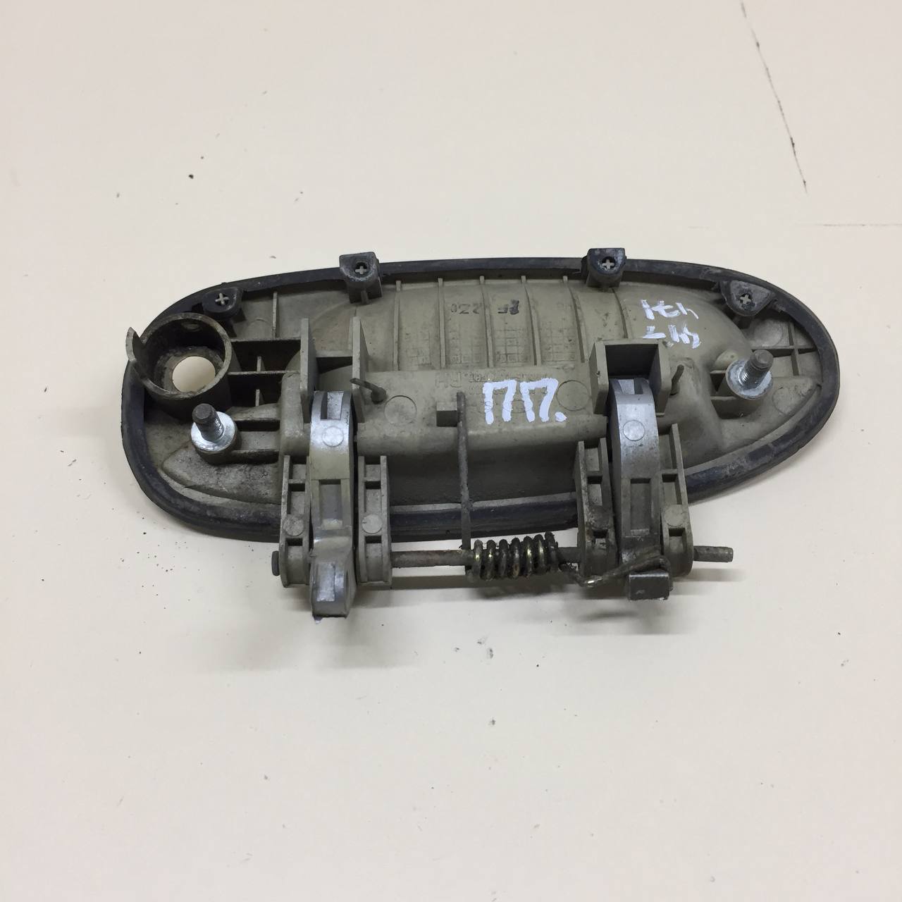 Ручка двери передней наружная правая Kia Sephia 2001-2004