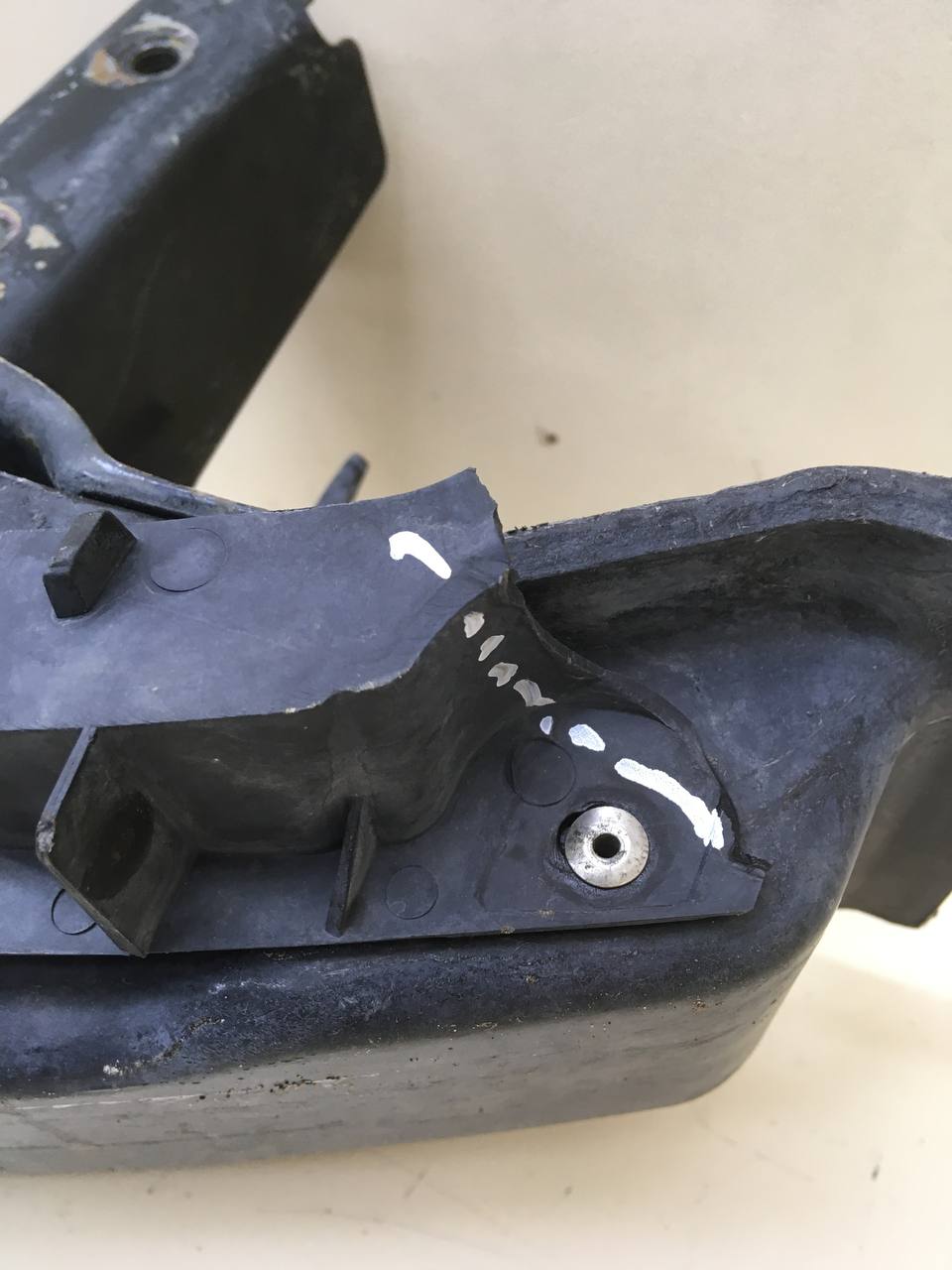 Усилитель переднего бампера Kia Spectra (SD) 2004-2011