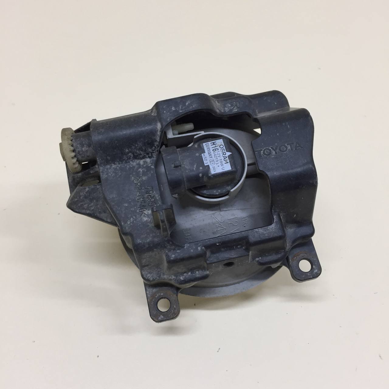 Фара противотуманная правая Toyota Rav 4 (XA40) 2013-2019