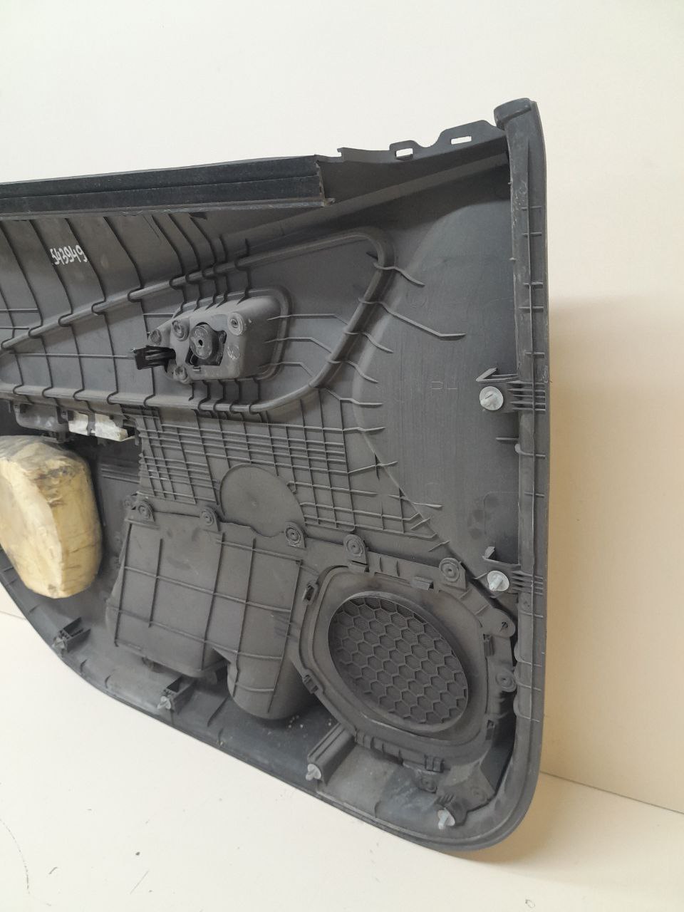 Обшивка двери передней правой Chevrolet Cobalt (T250) 2011-2015