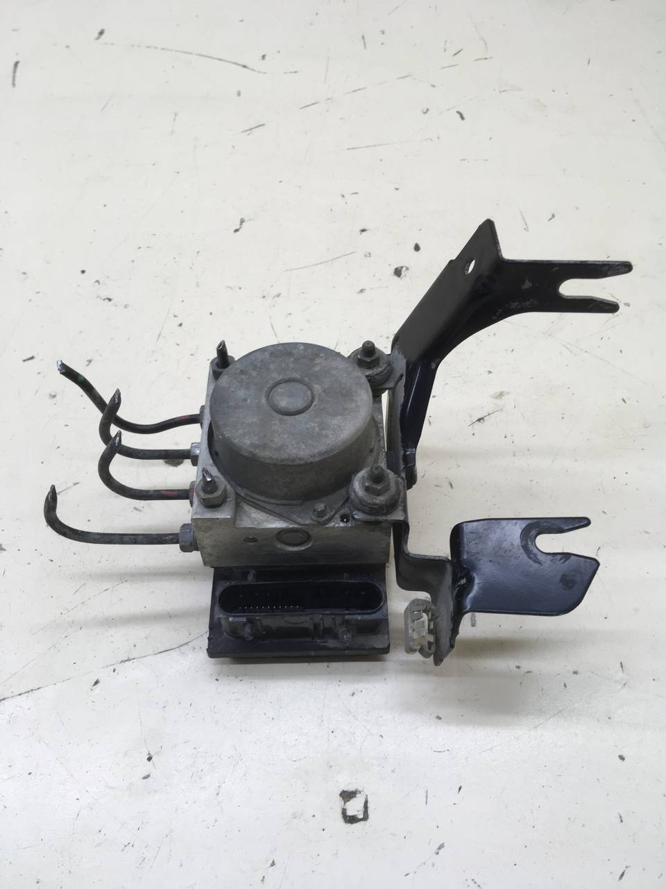 Блок ABS (насос) Nissan Almera 3 (G11, G15) 2012> Блок ABS (насос) Nissan Almera 3 (G11, G15) 2012>
