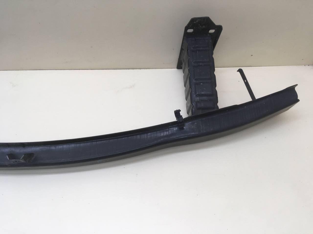 Усилитель переднего бампера BMW 3-series E90/E91 2005-2011