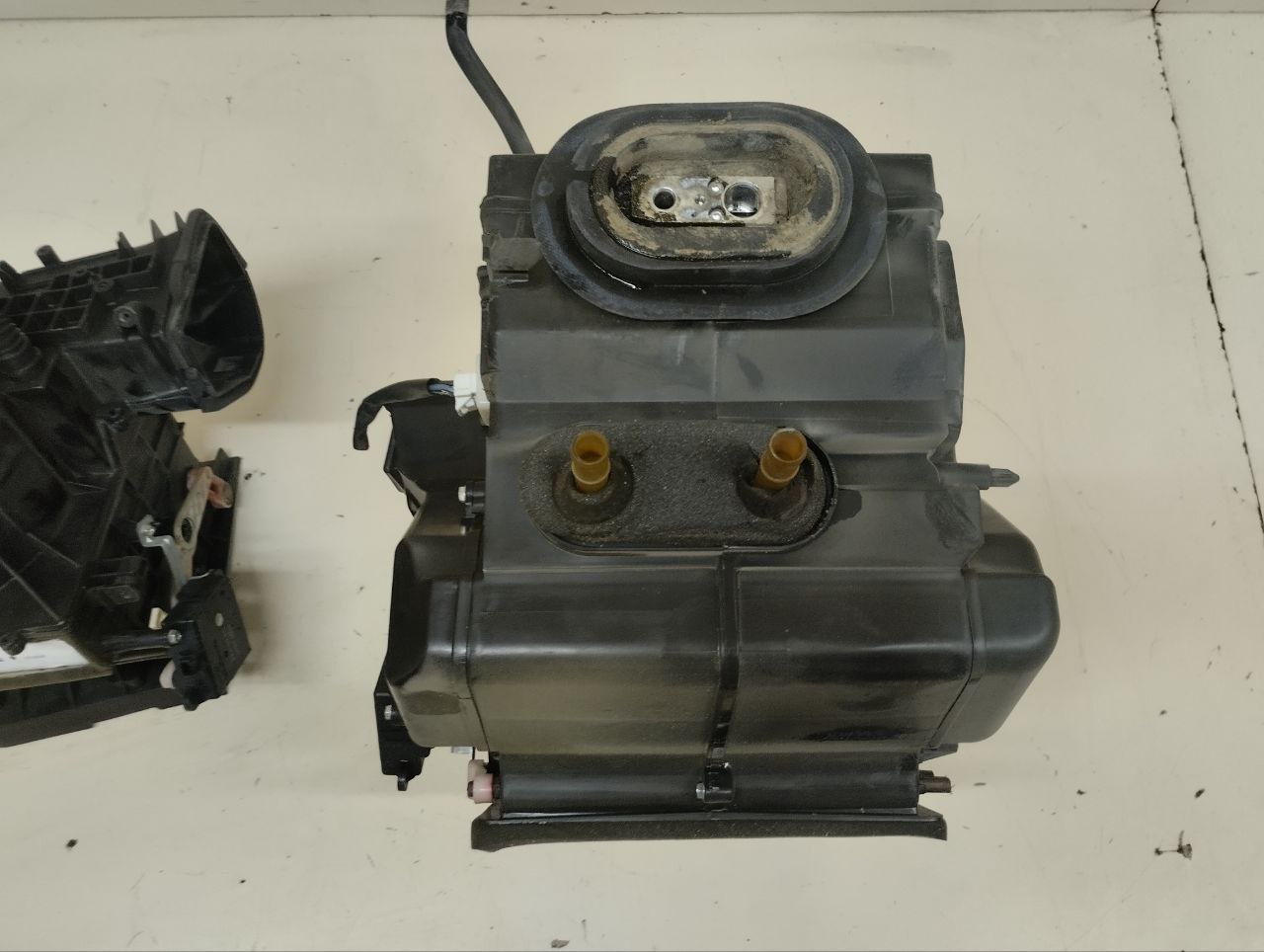 Корпус отопителя Nissan Almera (N16) 2000-2006 Корпус отопителя Nissan Almera (N16) 2000-2006