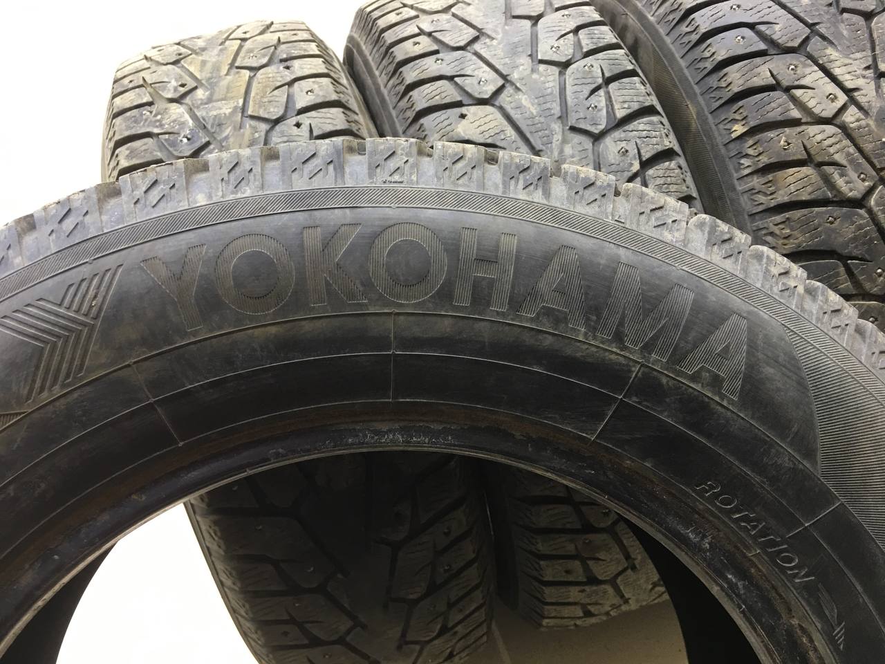 Шины к-кт R16 Зимние шипованные Yokohama Ice GUARD. 