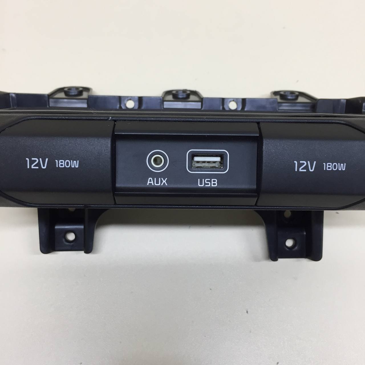 Разъем (USB AUX) Kia Cerato (BD) 2018-2022 Разъем (USB AUX) Kia Cerato (BD) 2018-2022