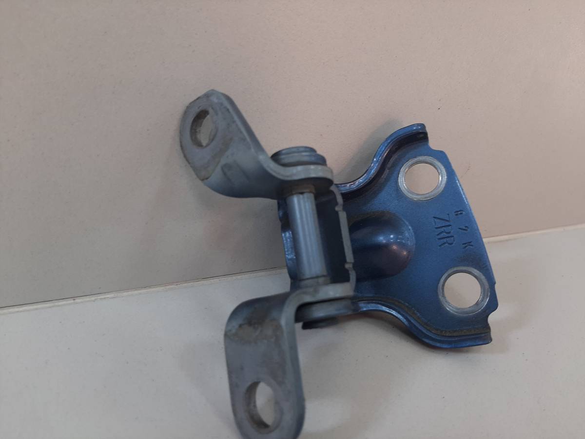 Петля двери задней правой верхняя Subaru Impreza (G12) 2007-2012 Петля двери задней правой верхняя Subaru Impreza (G12) 2007-2012