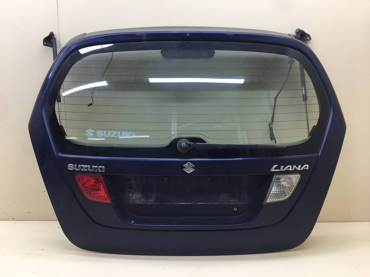 Дверь багажника со стеклом Suzuki Liana 2001-2007 Дверь багажника со стеклом Suzuki Liana 2001-2007