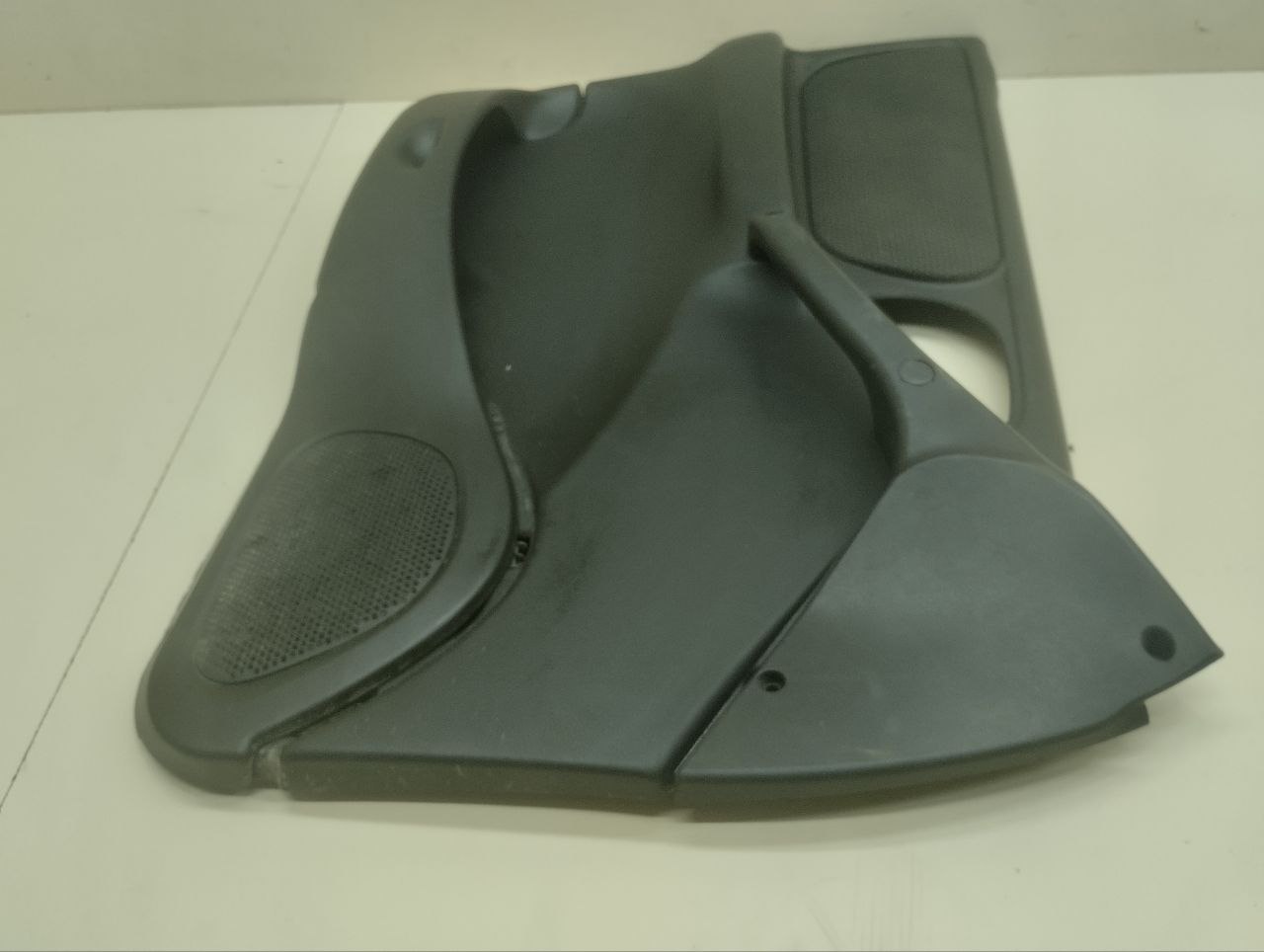 Обшивка двери передней левой Chevrolet Niva 2009-2020