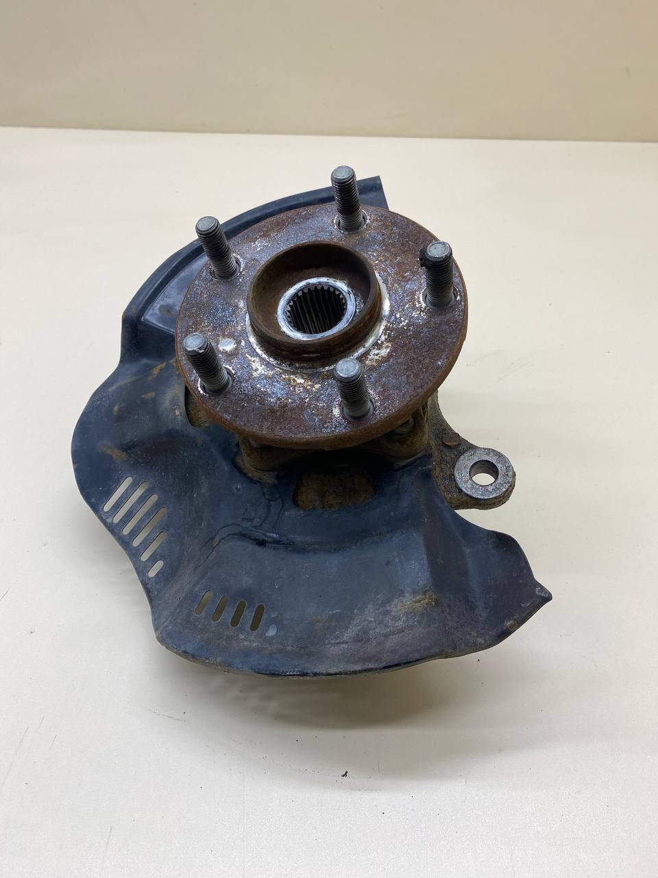 Кулак поворотный передний правый Toyota Corolla E150 2006-2013