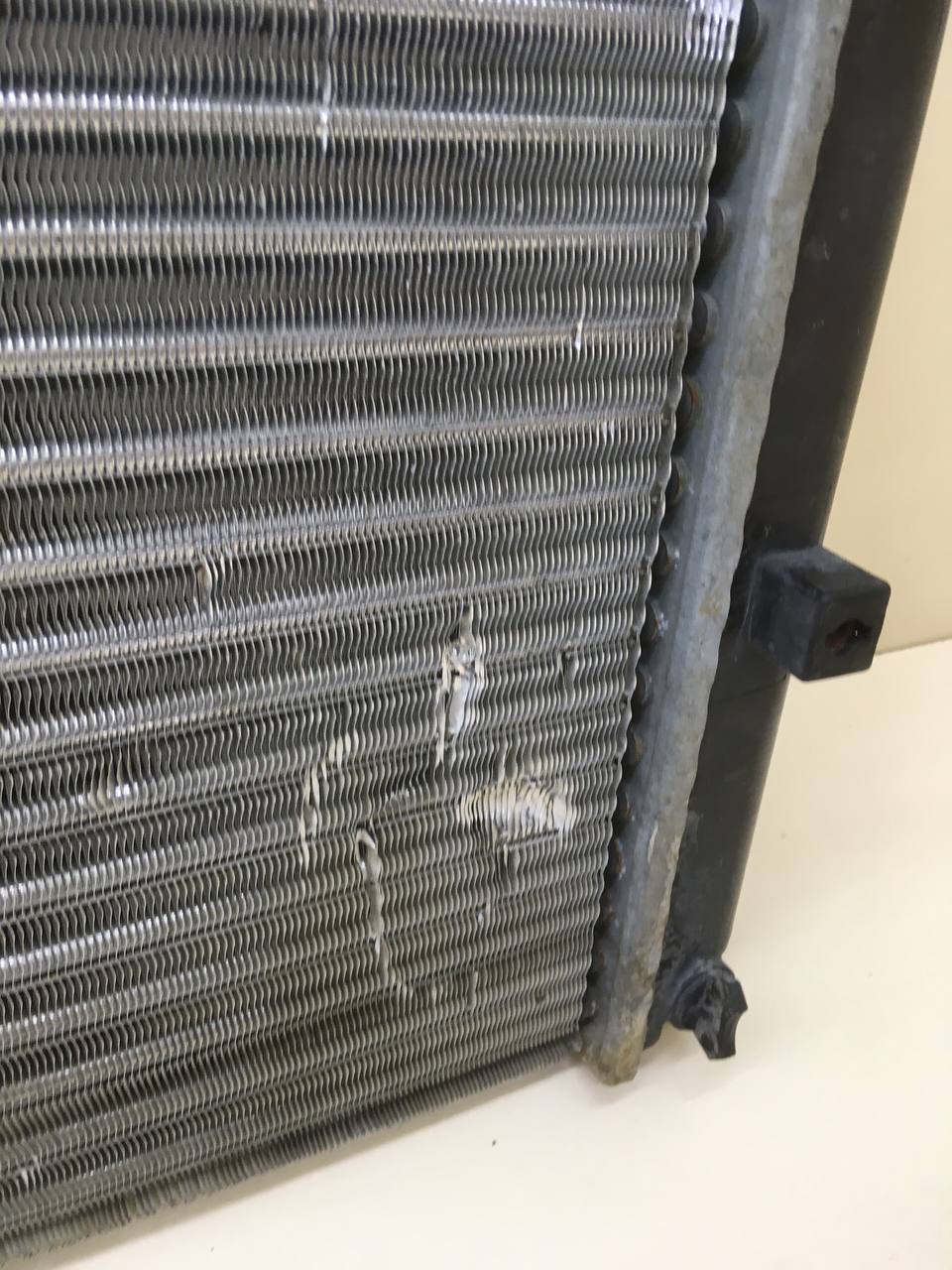 Радиатор охлаждения двигателя Lada Granta 2011>