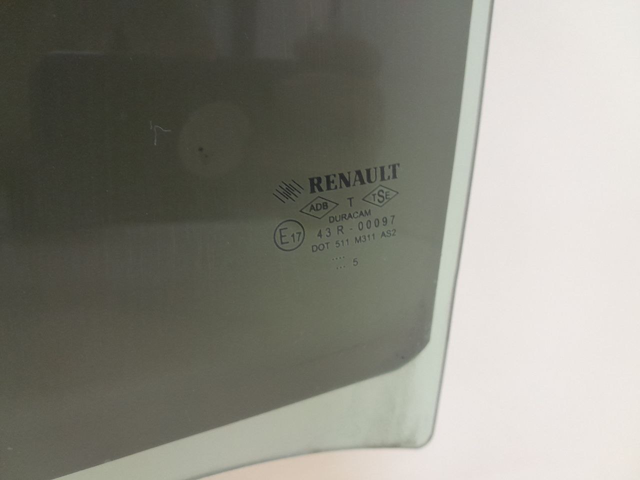 Стекло двери задней левой Renault Megane (2) 2002-2009 Стекло двери задней левой Renault Megane (2) 2002-2009