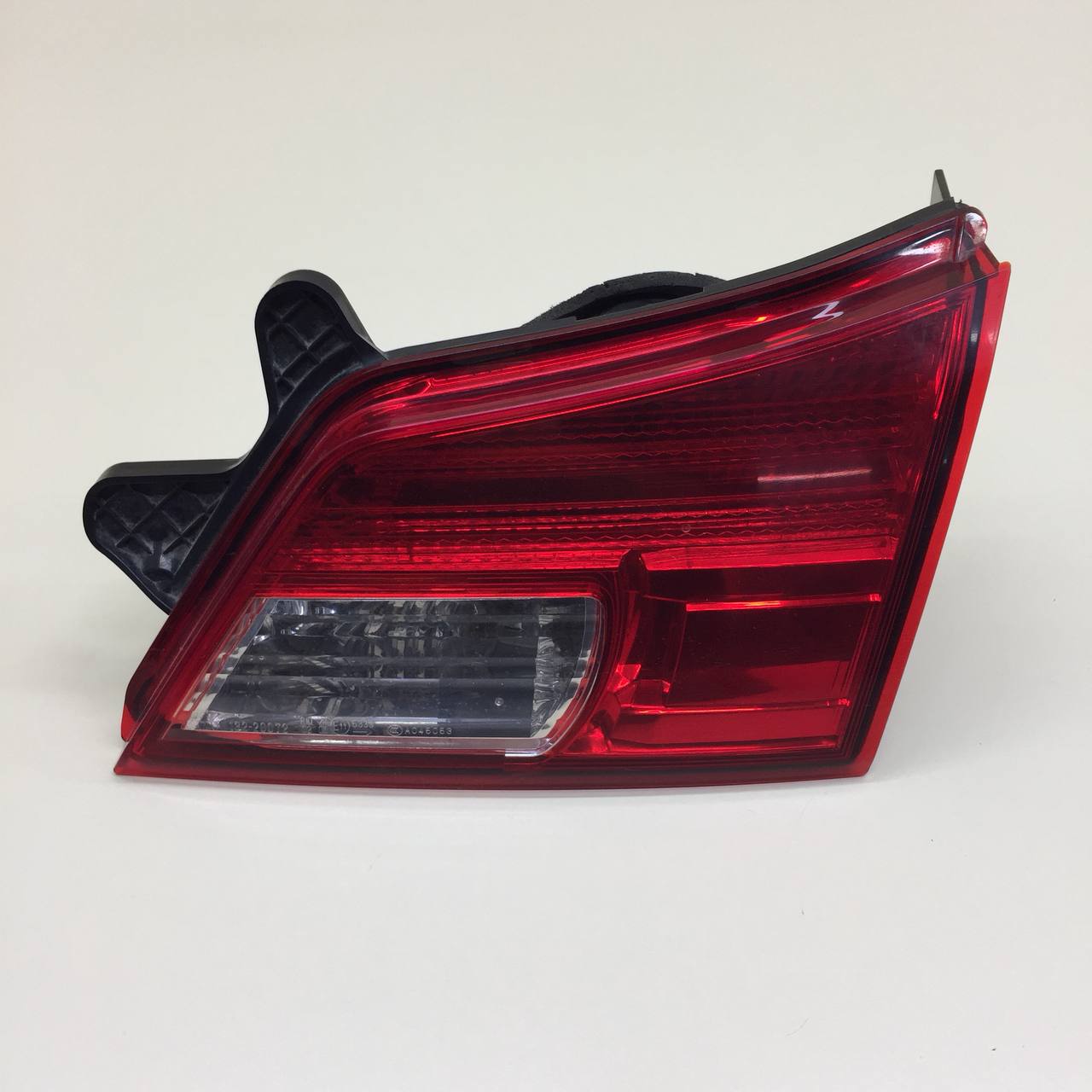Фонарь задний внутренний правый Subaru Legacy Outback (B14) 2010-2014