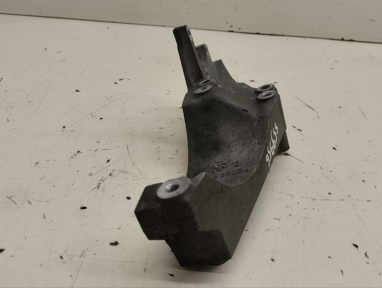 Кронштейн генератора Chevrolet Captiva (C140) 2011-2016 Кронштейн генератора Chevrolet Captiva (C140) 2011-2016