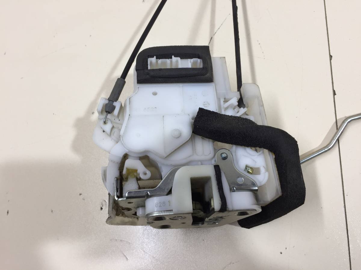 Замок двери передней правой Subaru Impreza (G12) 2007-2012