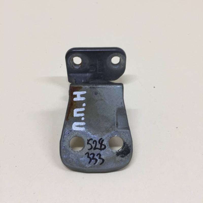 Петля двери передней правой нижняя Land Rover Discovery 3 (L319) 2004-2009