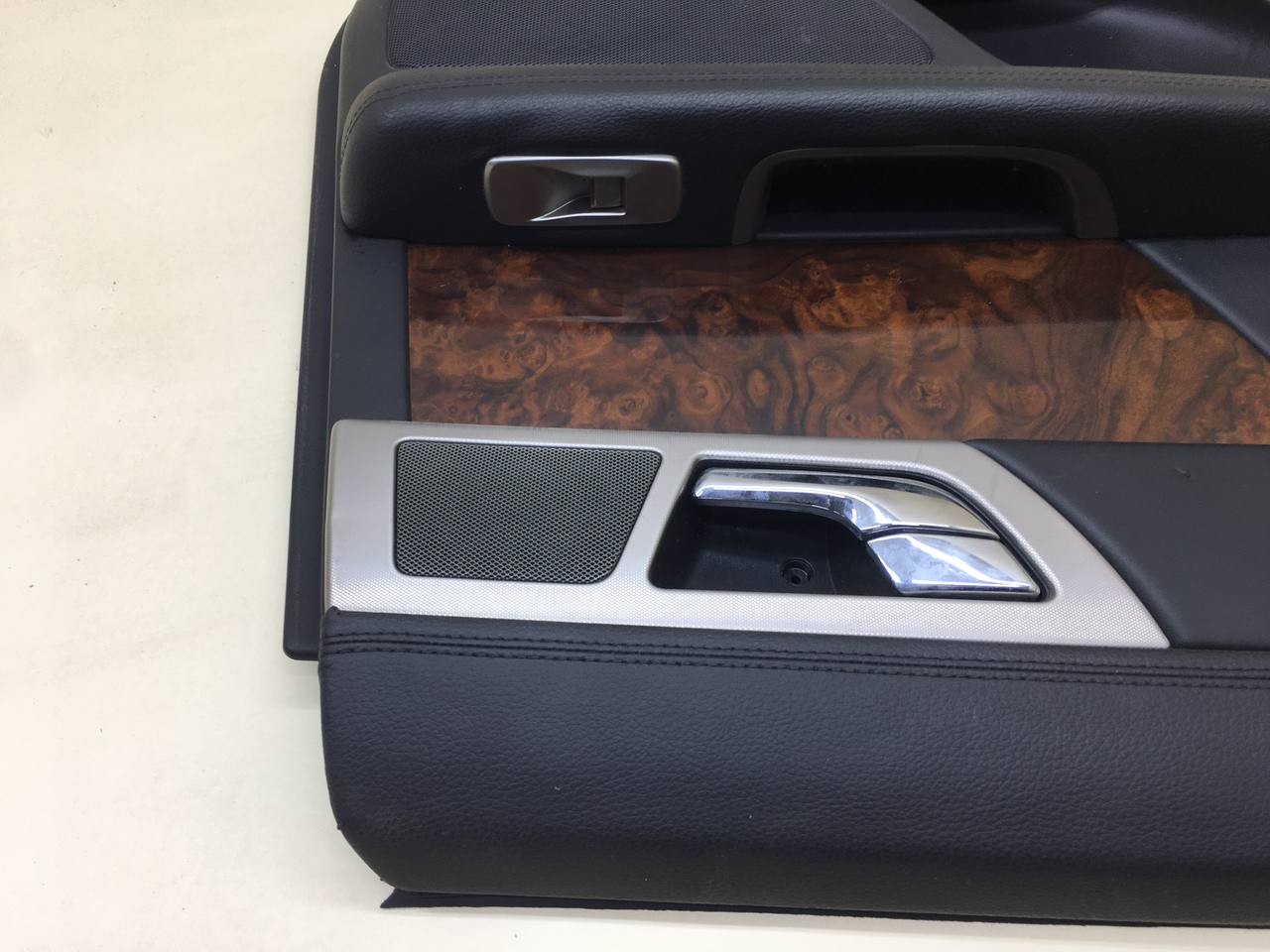 Обшивка двери задней левой Jaguar XF 2007-2015