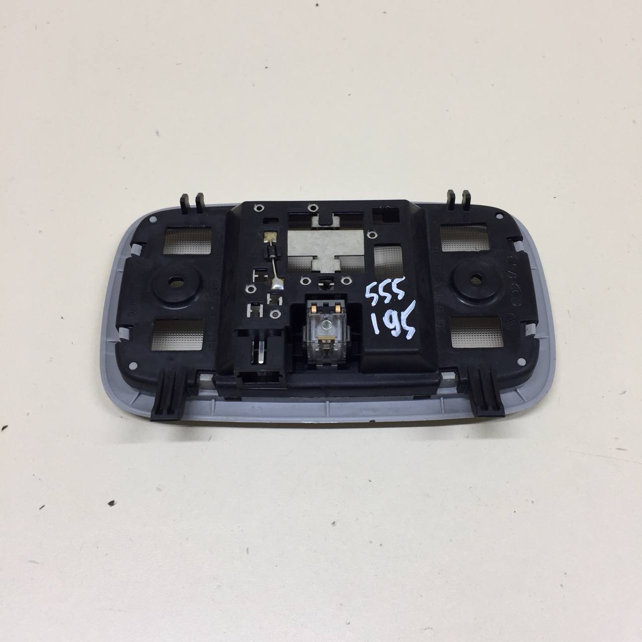 Плафон салонный Hyundai ix35 (LM) 2010-2015 Плафон салонный Hyundai ix35 (LM) 2010-2015